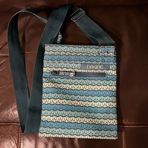 Dakine cross body purse